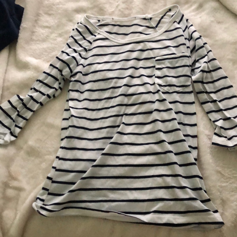 Blouse w/ cropped sleeves